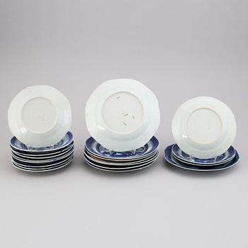 A set of 20 blue and white plates, Qing dynasty, 19th Century.