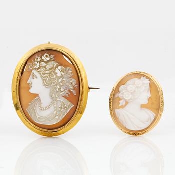 BROSCHER, 4 st, gulmetall resp underhaltigt guld, silver, 1800-1900-tal.