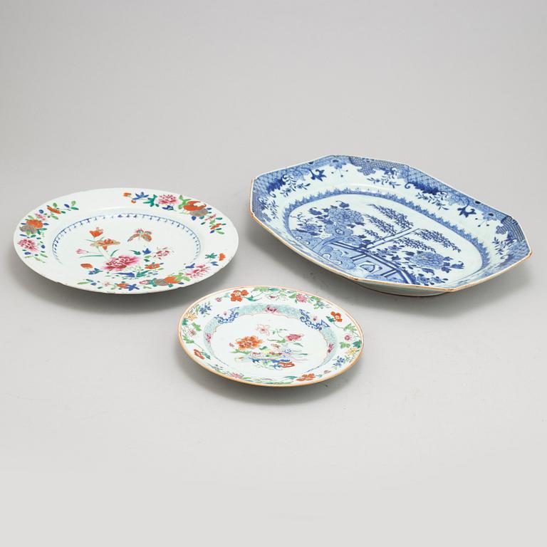 A group of a Chinese porcalain serving dish, a dish and a plate, Qing dynasty, 18th century.