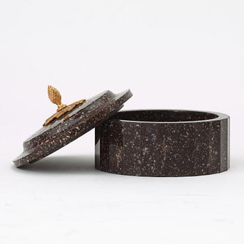 SMÖRASK MED LOCK, empire, 1800-talets första hälft.
