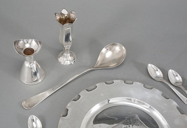 PARTI SILVER, 16 delar, mestadels Sverige, 1900-tal, vikt exklusive ljusstake 551 gram.