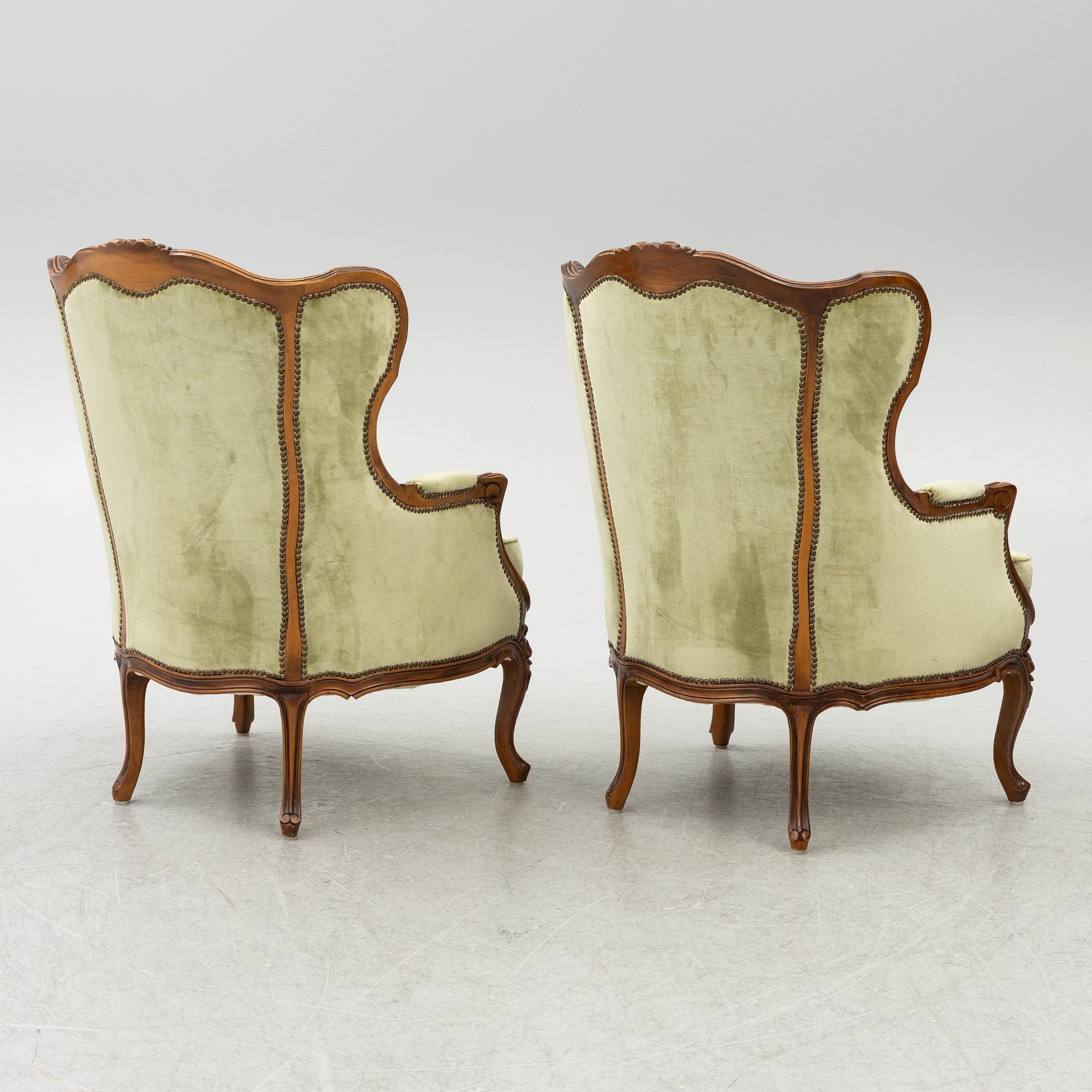 A pair of bergère armchairs, rococo-style, first half of te 20th century.
