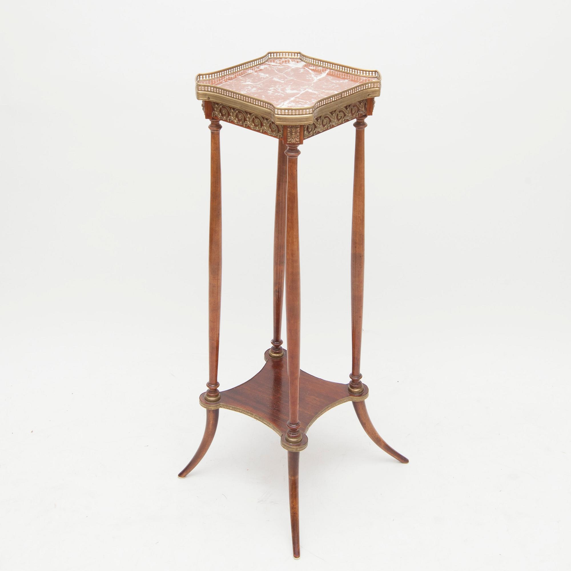 BLOMPIEDESTAL, Louis Seize-stil, ca 1900.