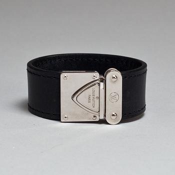 ARMBAND, Louis Vuitton, Paris.