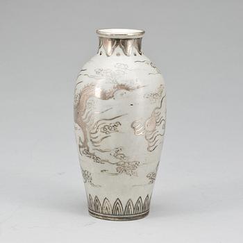 VAS, porslin, Kina, 1900-talets början.