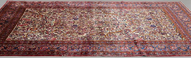 A carpet, a semi-antique silk Kashan, ca 317 x 207-210,5 cm.