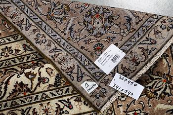 A carpet, Kashan, ca 341 x 240 cm.