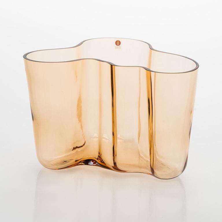 Alvar Aalto, maljakko, "3030", signeerattu Alvar Aalto Iittala 1936-1996.