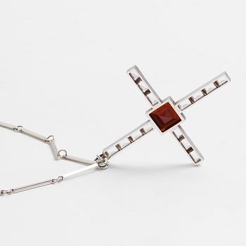 A WIWEN NILSSON garnet and rock crystal sterling silver necklace with pendant, Lund 1935.