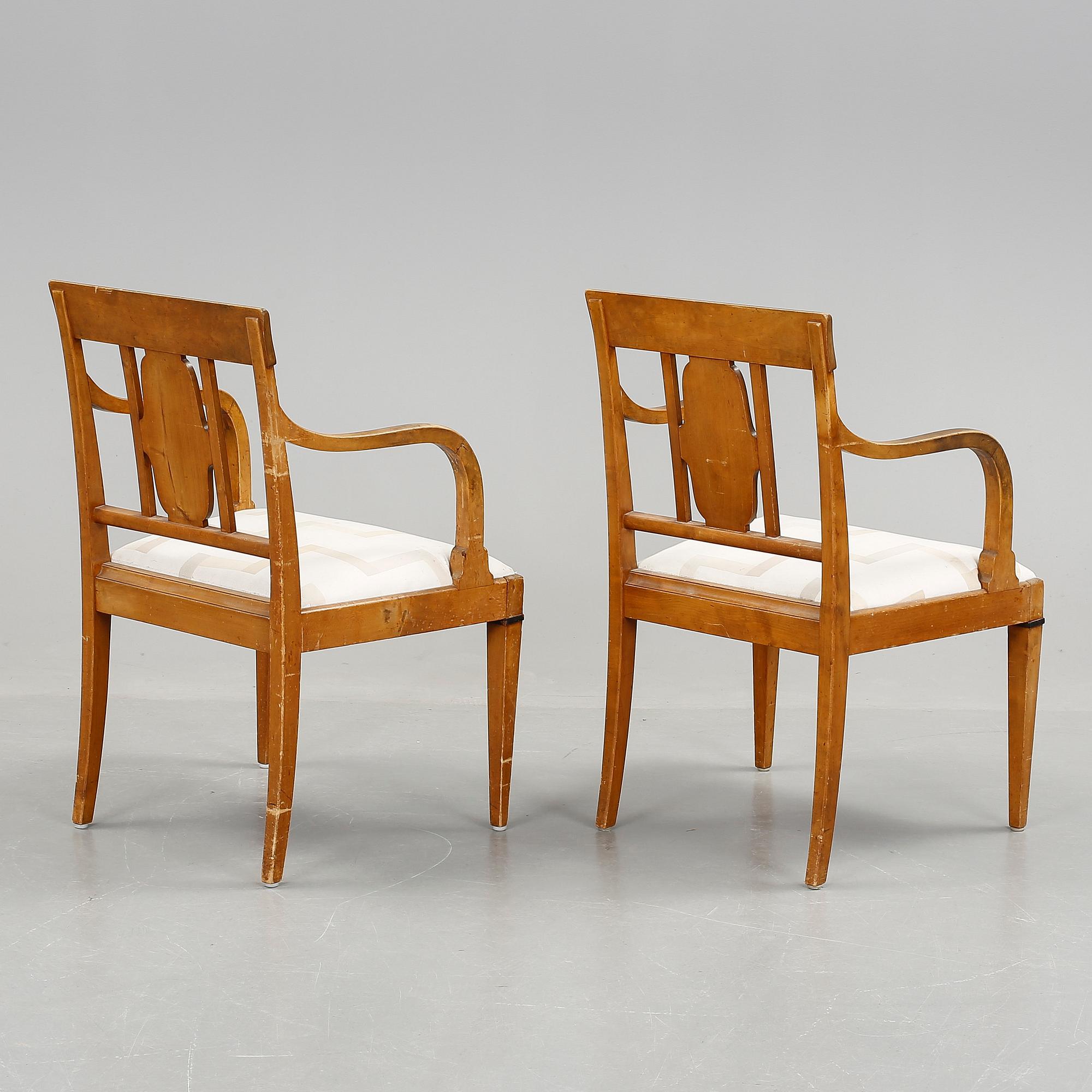 KARMSTOLAR, ett par, Karl-Johan stil, 1920-tal.