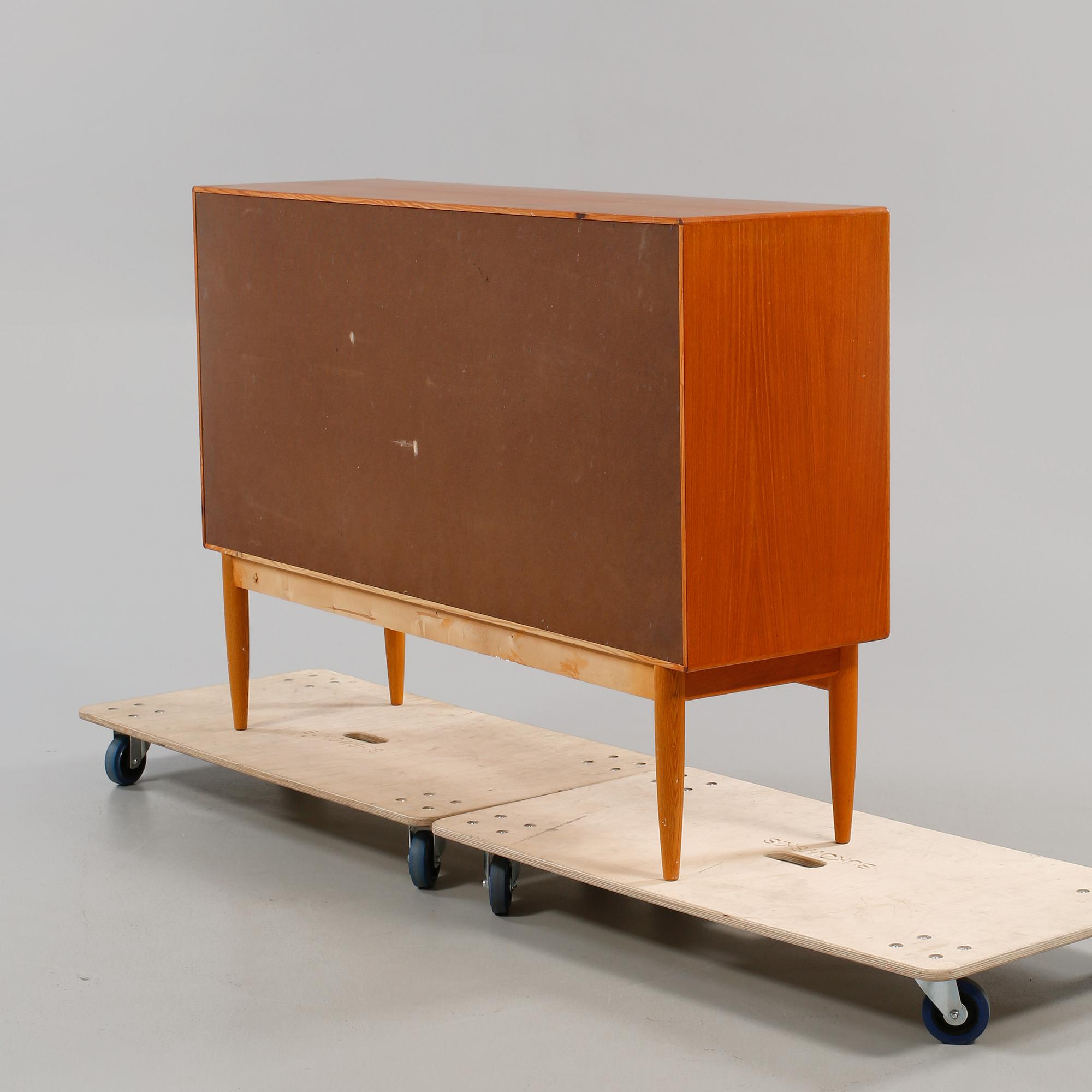 SIDEBOARD, Bertil Fridhagen, Bodafors, 1900-talets andra hälft.