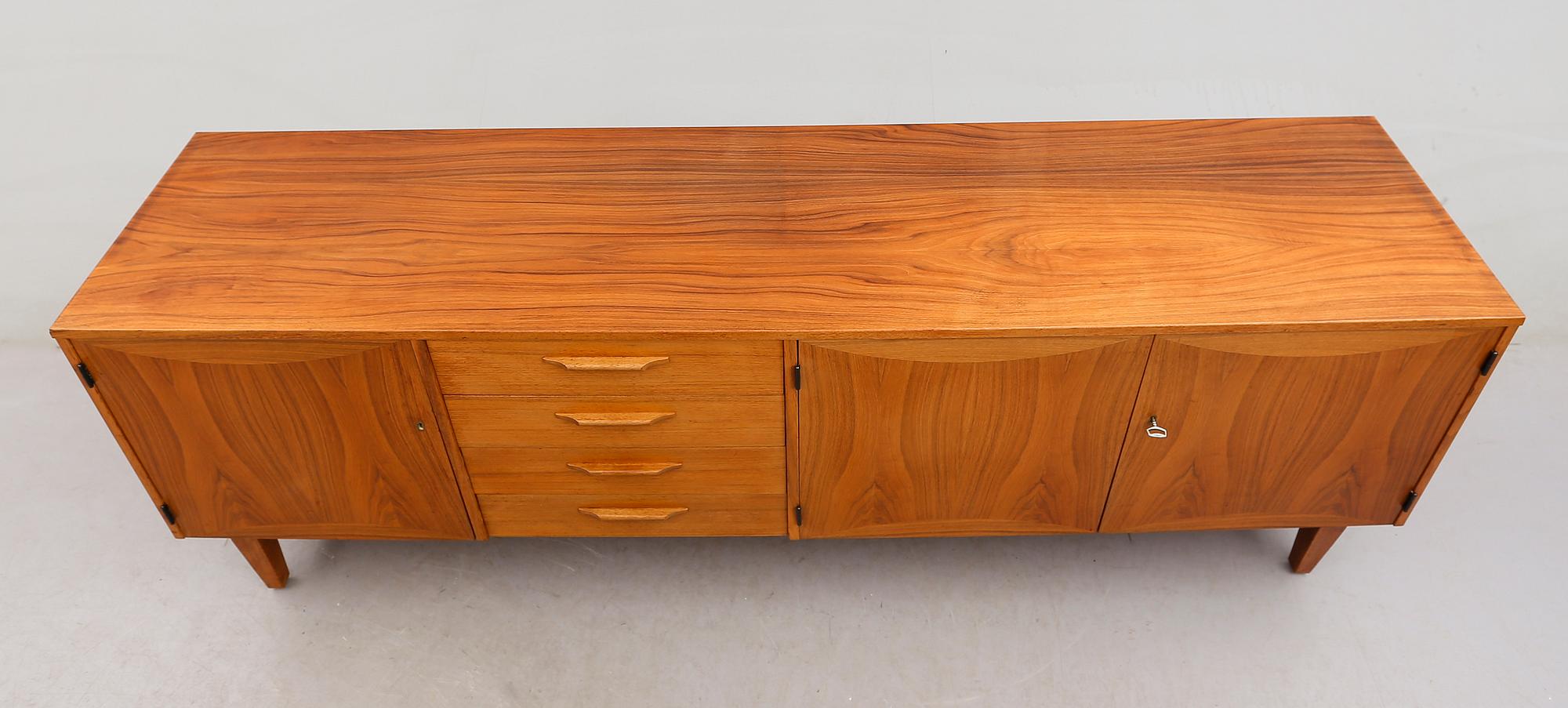 SIDEBOARD, 1900-talets andra hälft.