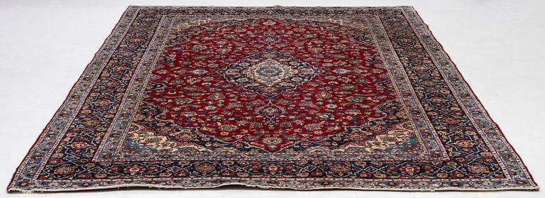 An oriental carpet, a. 419 x 295 cm.