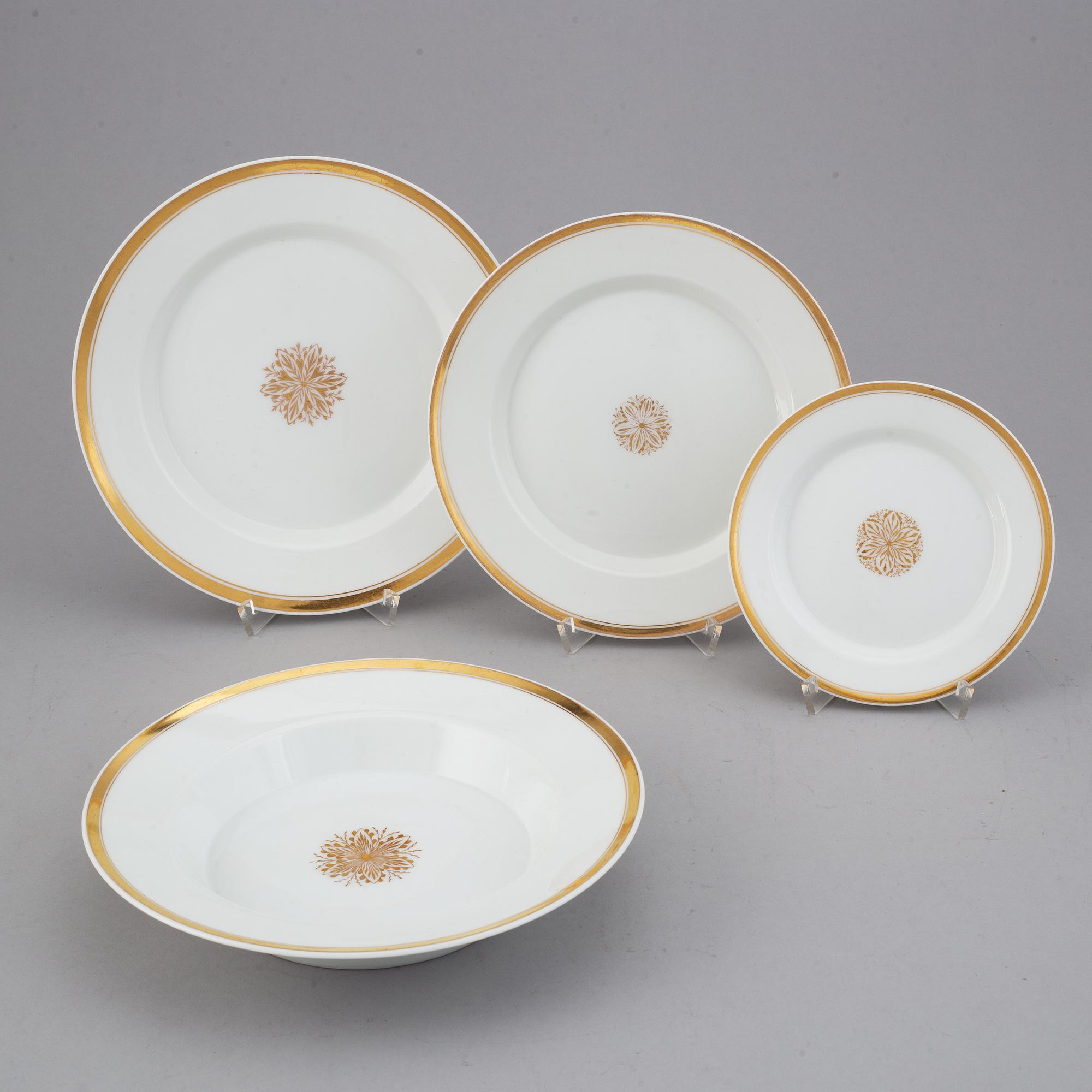 A 27 pcs 19th century KPM Berlin porcelain dinner service.