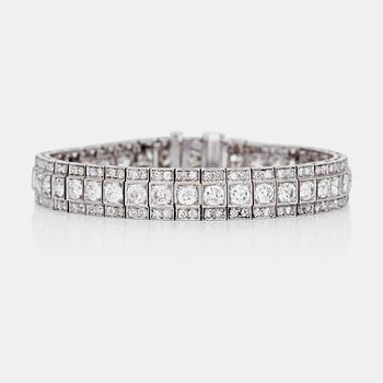 699. An Art Deco old-cut diamond bracelet. Total carat weight circa 11.00 cts.