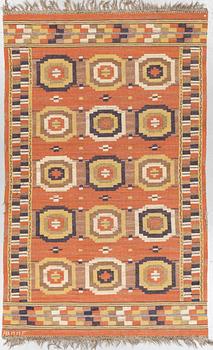 Märta Måås-Fjetterström, a carpet, "Röda Åttan", flat weave, ca 237-239 x 147-149 cm, signed AB MMF.