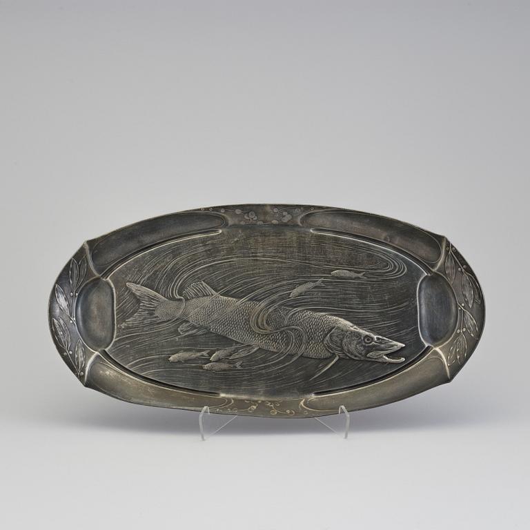 A fisch platter by Bitter & Gobbers Imperial Zinn, early 20th century.