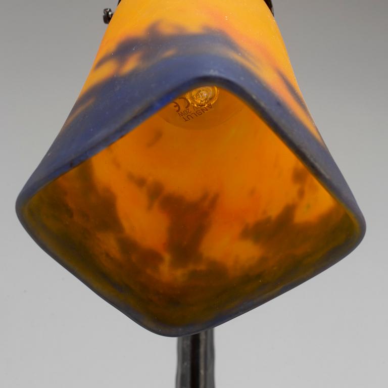 MULLER FRES LUNEVILLE. A table lamp.