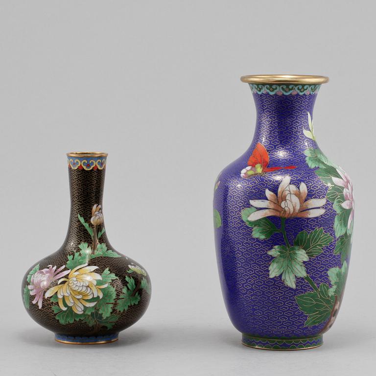 VASER, 2 st, cloisonné, 1900-talets andra hälft.