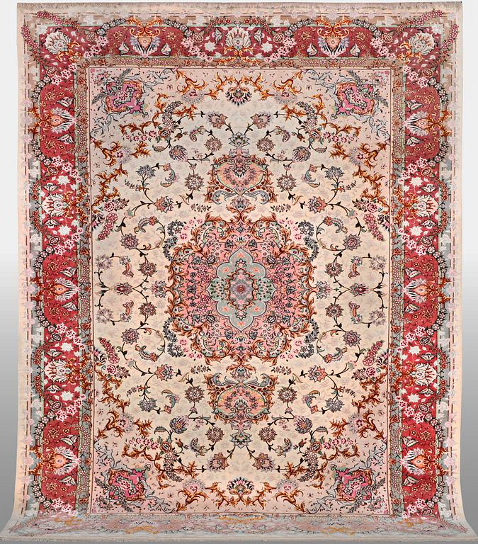 A carpet, Tabriz par silk, 60 Raj, ca 294 x 197 cm.