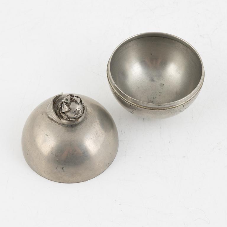 Firma Svenskt Tenn, a pewter bonbonniere model "999", Stockholm 1929.