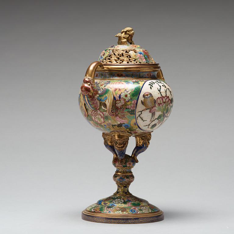 A cloisonné censer with cover, Qing dynasty, circa 1900.