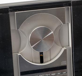 STEREO, "Beosound 2500", David Lewis, Bang & Olufsen, tillverkad mellan 1991-1994.