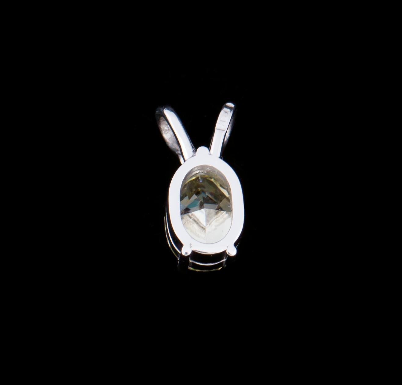HÄNGE, 18 k vitguld med oval fasettslipad diamant, enl cert Fancy Light Yellow, ca 0,92 ct. Vikt ca 1 g.