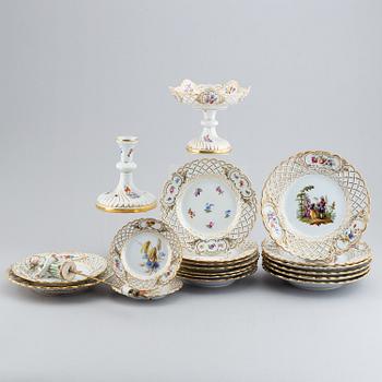 Servisdelar, 17 stycken, porslin. Meissen, 1900-tal.