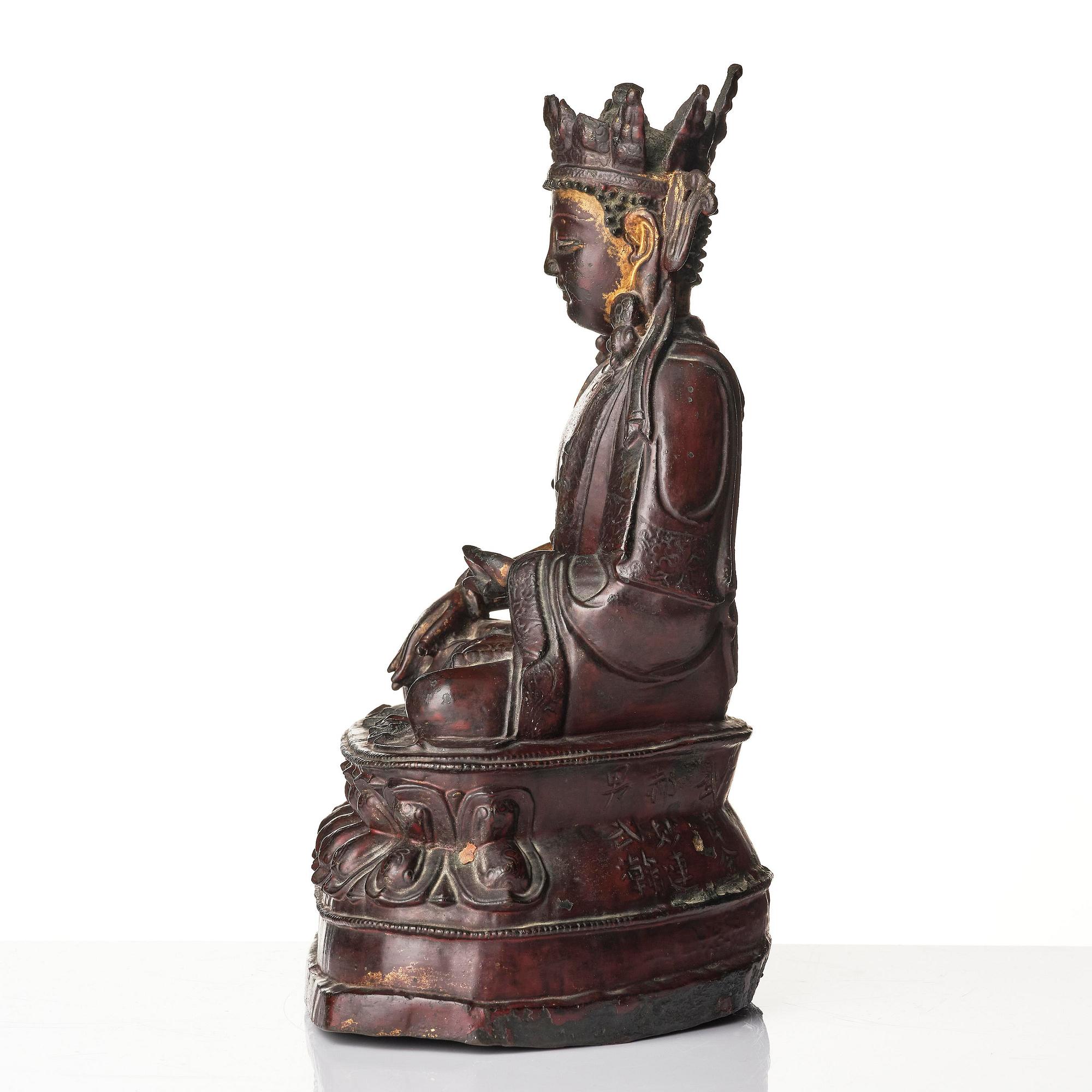 A bronze sculpture of a crowned Buddha, presumably late Ming dynasty, with an inscription dating it as 1530.