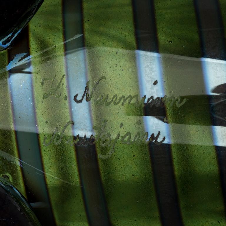 KERTTU NURMINEN, GLASSKULPTUR, fisk. Sign. K. Nurminen, Nuutajärvi.