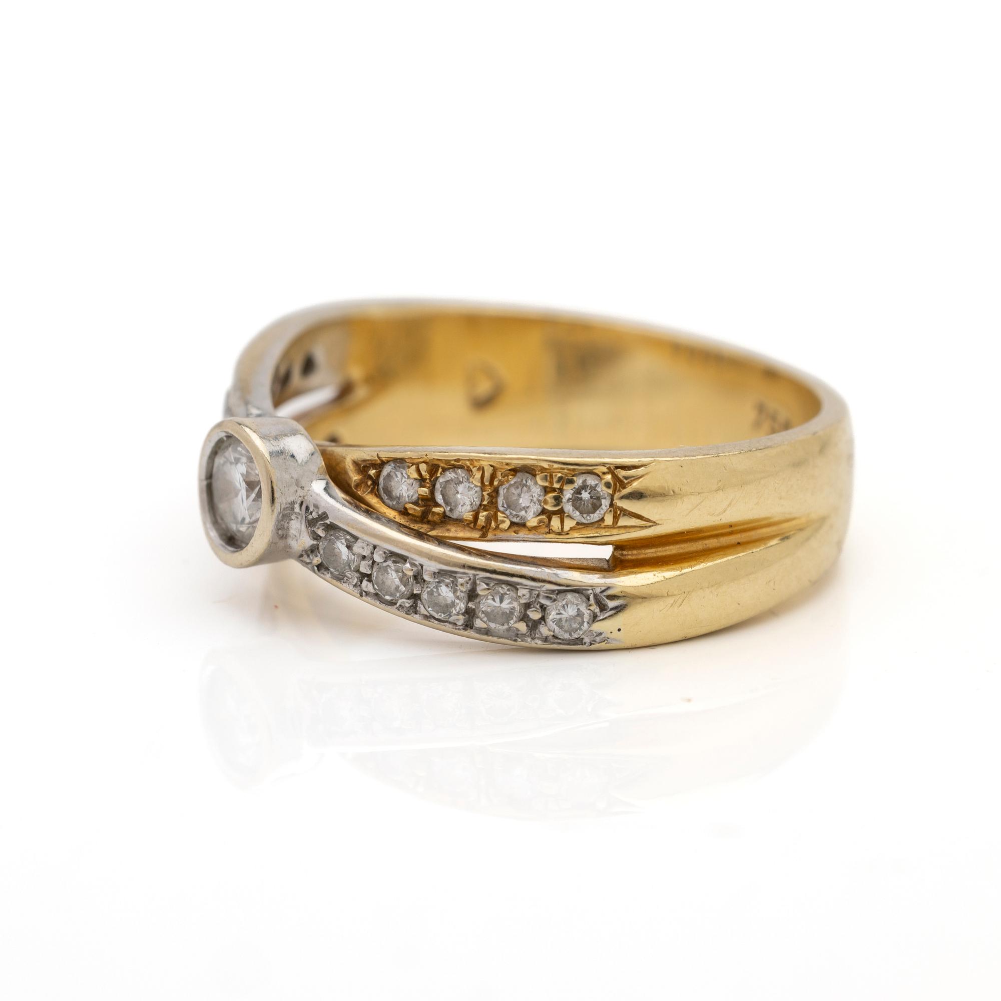 Ring, 18K guld samt diamanter.