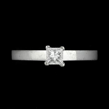 RING, 18k vitguld, prinsesslipad dimant 0,31ct. Tot vikt ca 5 g.