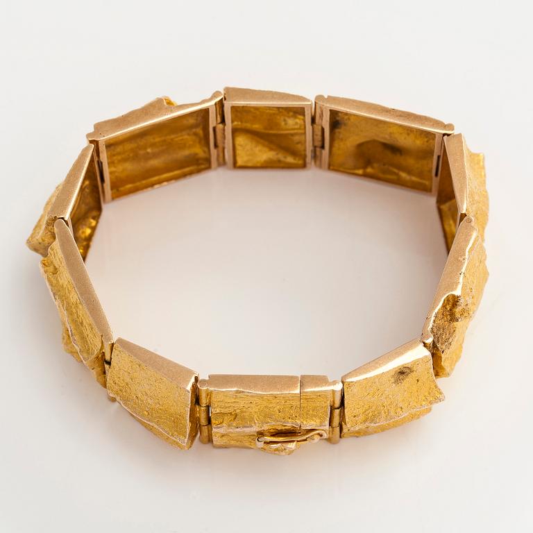 Björn Weckström, a 14K gold bracelet 'Golden stream' for Lapponia 1967.