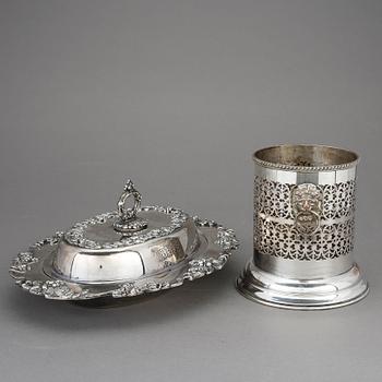 DUBBELKAROTT och COASTER, nysilver, England, 1900-tal.