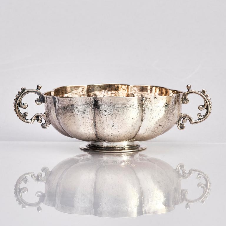 Brännvinsskål, silver, Skandinavien 16-/1700-tal. Oidentifierad mästarstämpel. Barock.