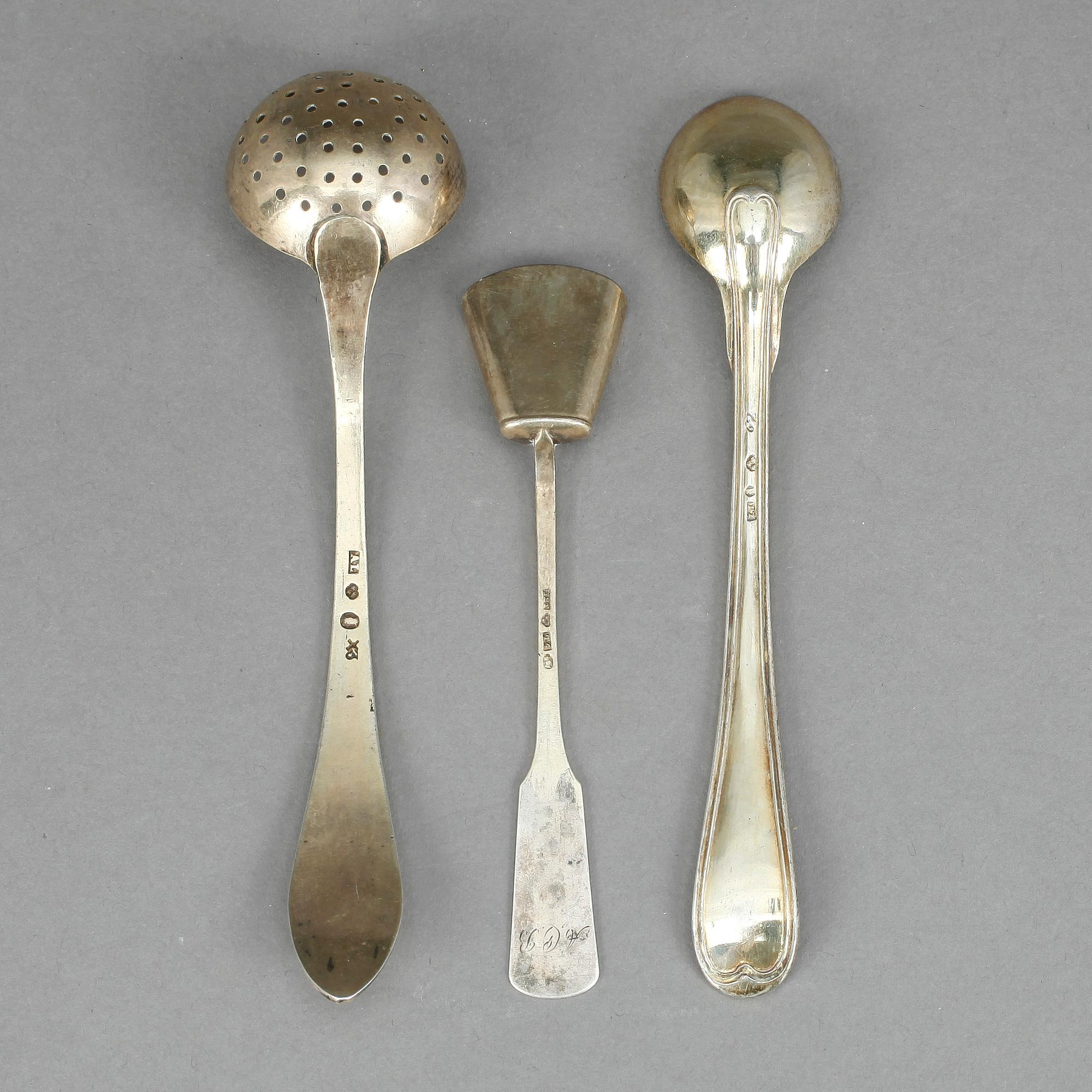 SKEDAR, 3 st, silver, olika mästare, 1800-talets första hälft. Total vikt ca 50 gram.