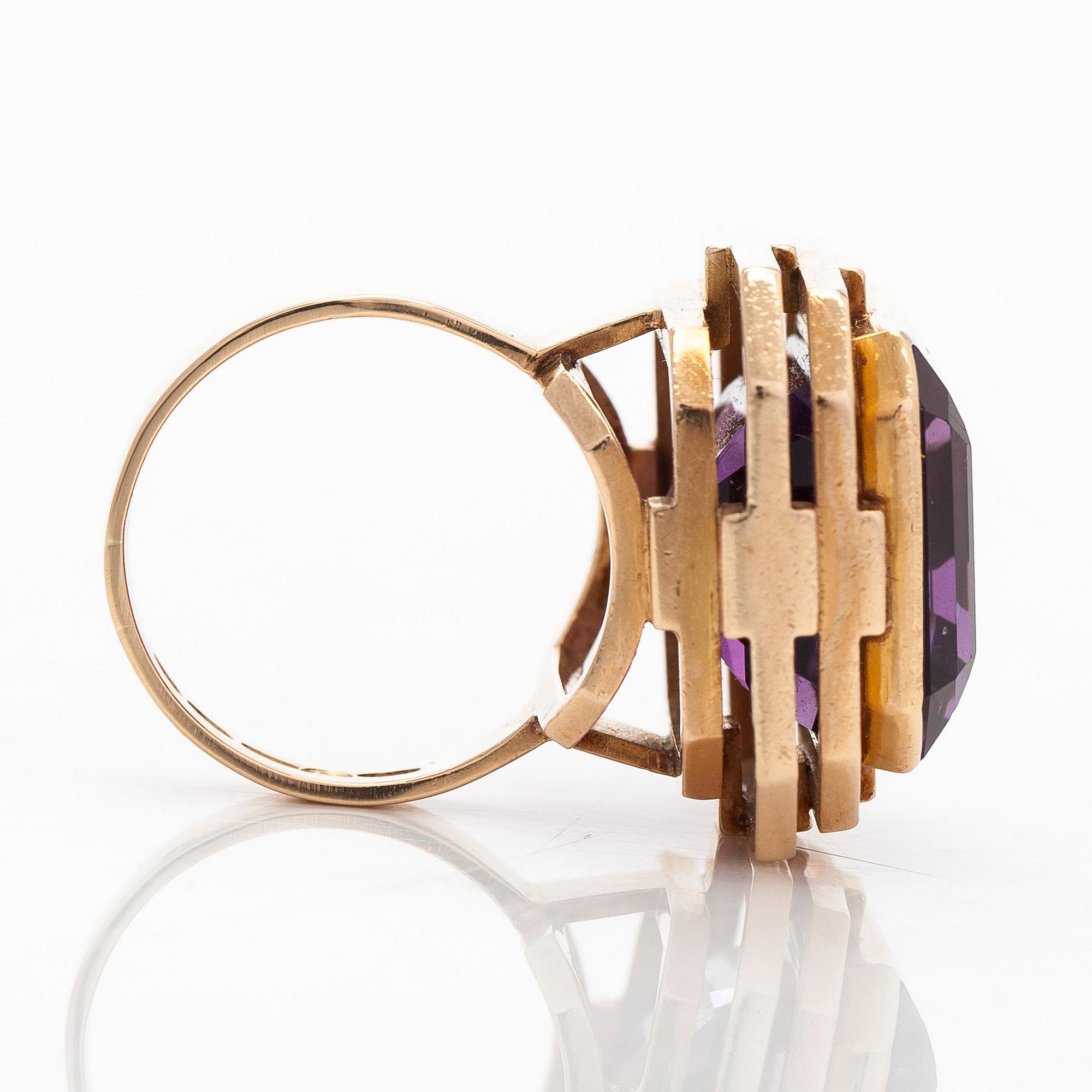 A 14K gold ring with amethyst.