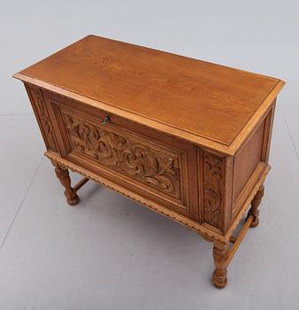 BESTICKSCHATULL, 1900-talets mitt.