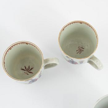 Two pairs of famille rose cups, a bowl, a small dish and a pair of deep dishes, Qing dynasty, 18th/19th century.