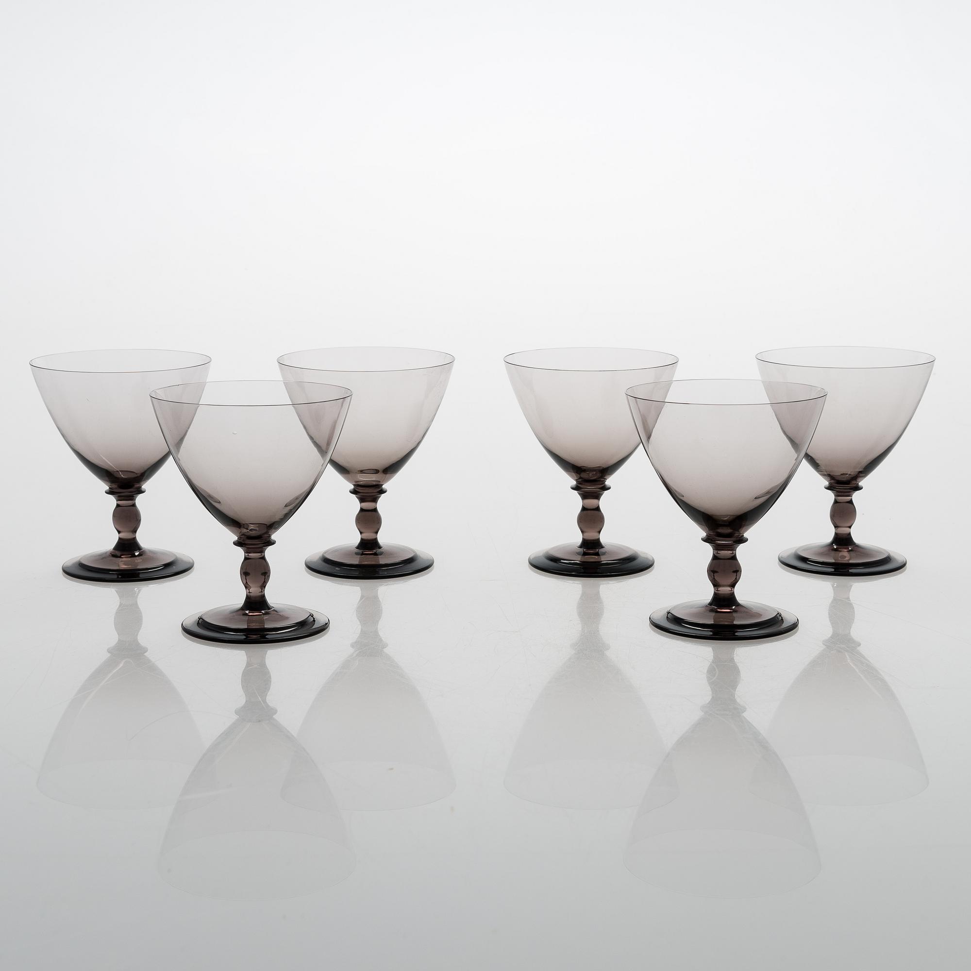 Tyra Lundgren, a set of 33 glasses, Riihimäen Lasi, first half of the 20th century.