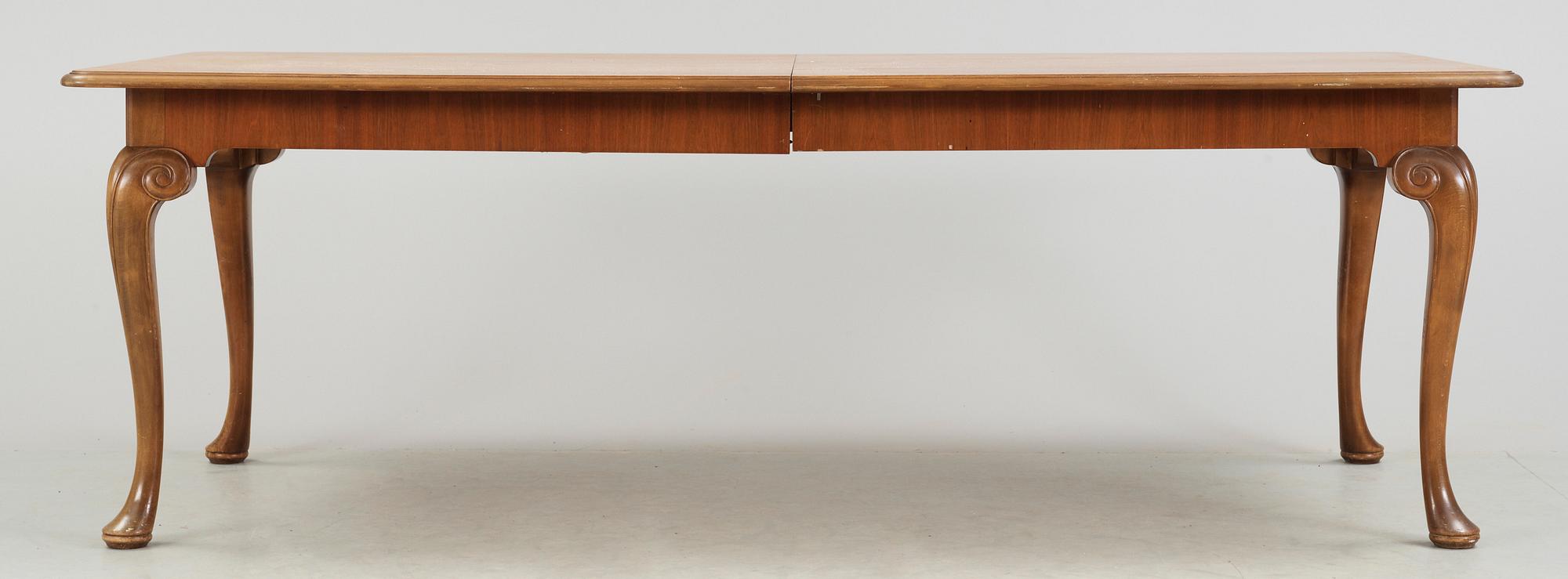 MATSALSGRUPP, 1+2+16 delar, senbarockstil, NK:s verkstäder, 1900-talets första hälft. (5 st iläggsskivor).