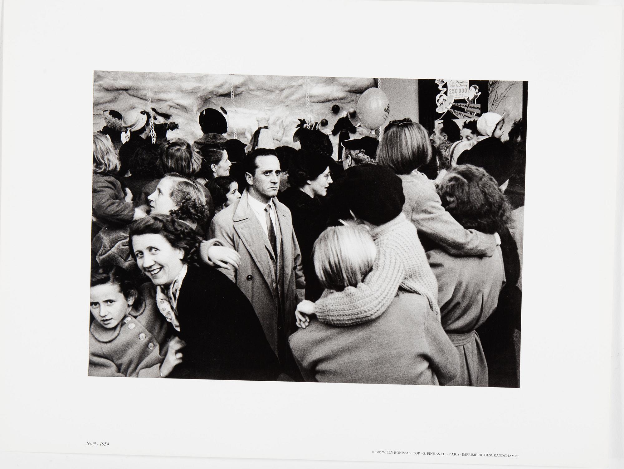 WILLY RONIS, Portfolio with 12 photographs reproduced in black and white on thick paper.  Published in 1986.