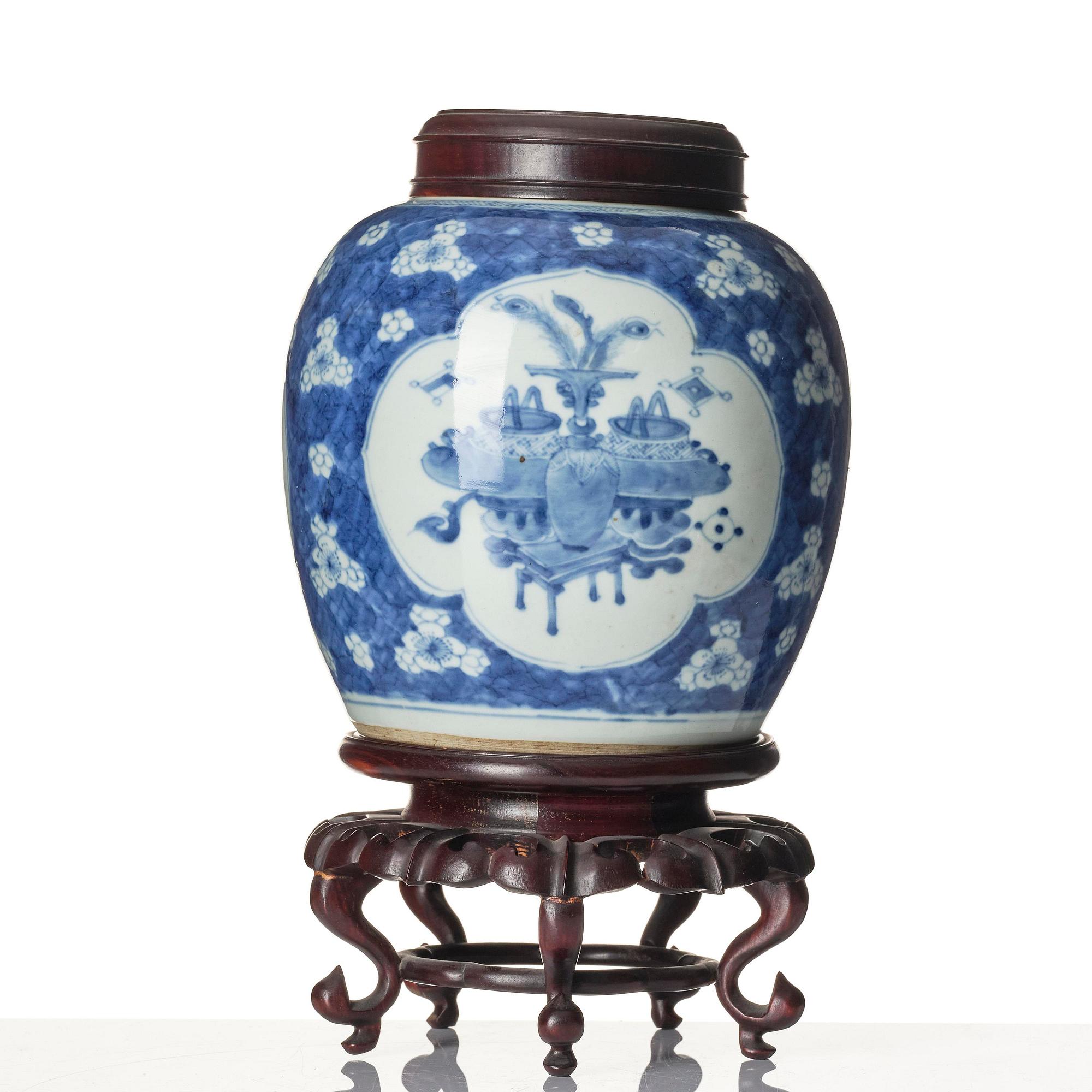 Kruka, porslin. Qingdynastin, Kangxi (1662-1722).