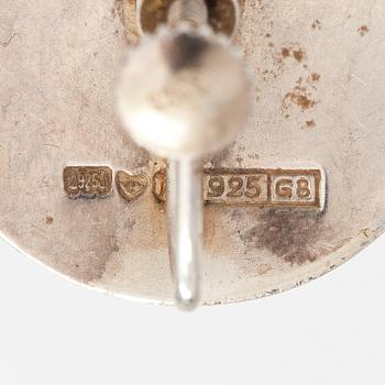 Örhängen, modell 949, sterlingsilver. Kalevala Koru, Helsingfors 1984.