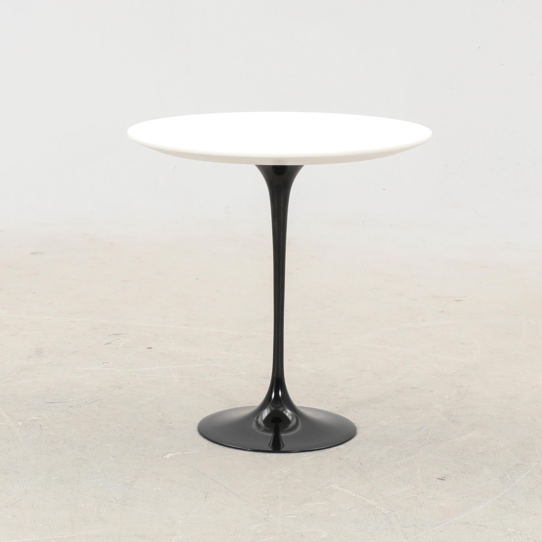 Eero Saarinen, sidobord "Tulip" Knoll International senare delen av 1900-talet.