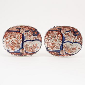 A pair of Japanese dishes, 19th Century.