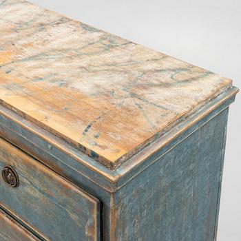 Chest of drawers, early 19th century.