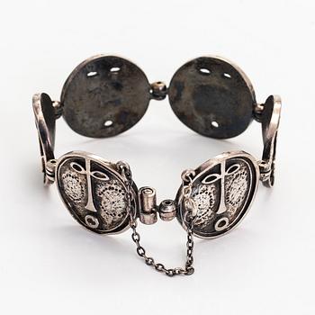 Jorma Laine, rannekoru, "Naamio", hopeaa, Turun Hopea, Turku 1973.