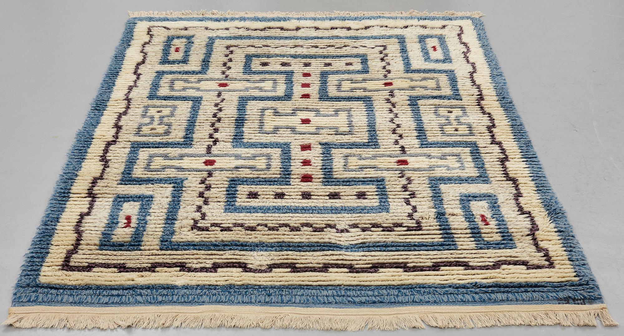 Sigvard Bernadotte, A CARPET, knotted pile, ca 210,5 x 153,5 cm, signed SB.